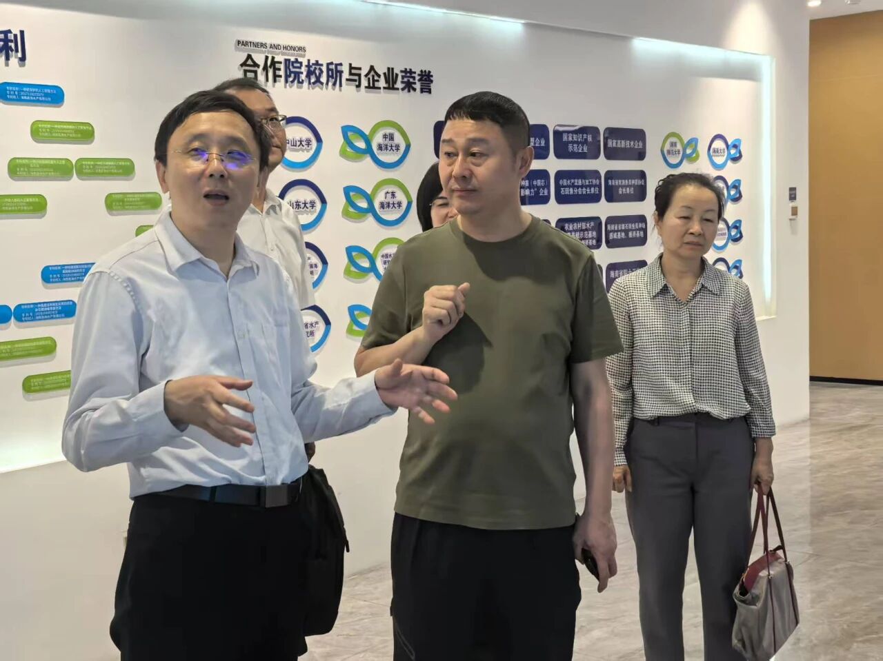 海南省統(tǒng)計(jì)局黨組書記、局長楊雷到晨海水產(chǎn)調(diào)研——共探漁業(yè)發(fā)